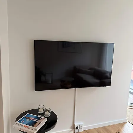 Exclusive Waterfront Luxury Appartement *