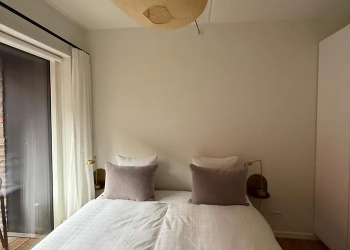 Exclusive Waterfront Luxury Appartement *